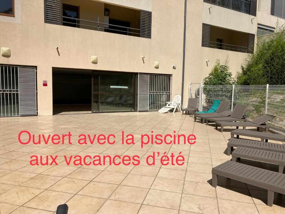 Superbe Appartement A Uzes Avec Place De Parking ภายนอก รูปภาพ